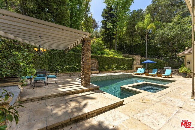 Building Photo - 15938 Valley Vista Blvd