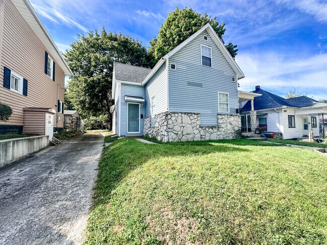 Primary Photo - 1011 E Taylor St