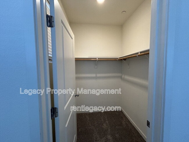 Building Photo - 3998 E Commerce Way