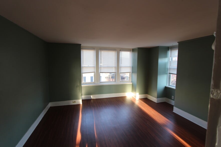 Master Bedroom - 1802 Penn St