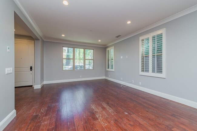 Building Photo - 3BD/2.5BA/2Garage Two Story upgraded End Unit Condo Woodbury Irvine $4800