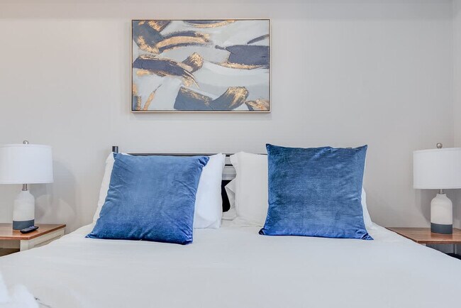 Building Photo - 1255 Raum St NE