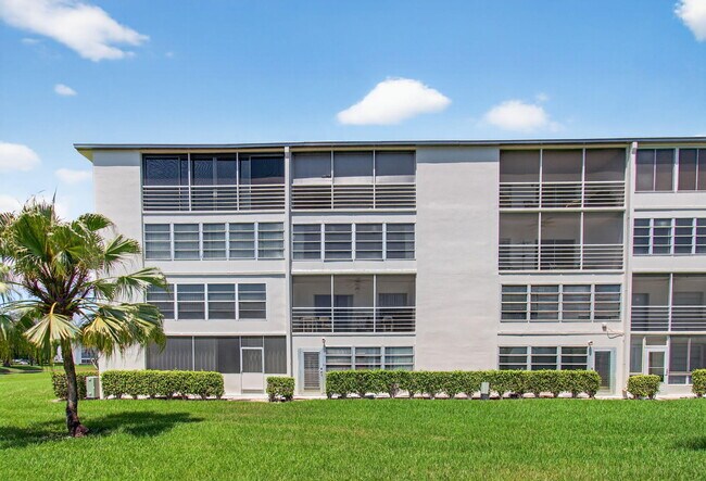 Building Photo - 3038 Hythe A