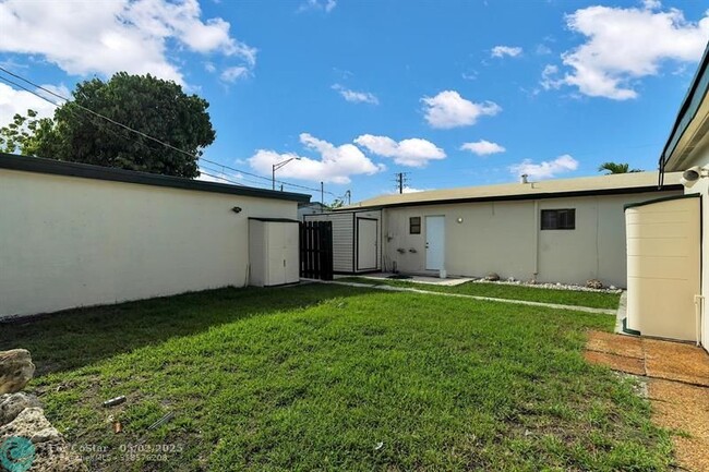Building Photo - 4932 SW 12th St