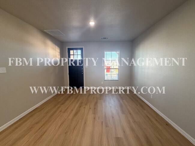 Building Photo - 1777 Refuge Wy