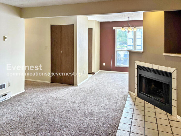 Building Photo - 1301 University Ave