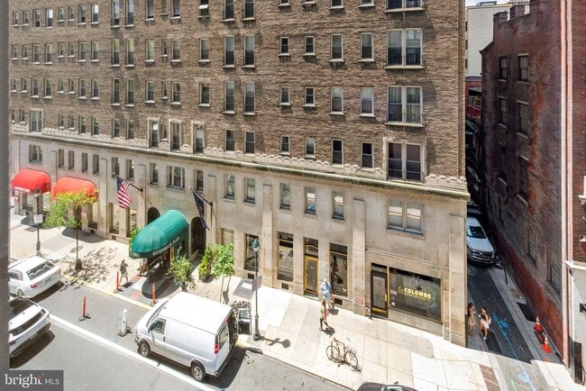 Building Photo - 135 S 19th St