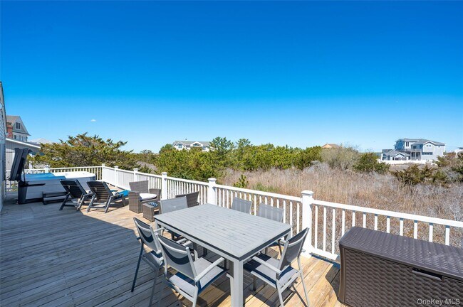Building Photo - 898 Dune Rd