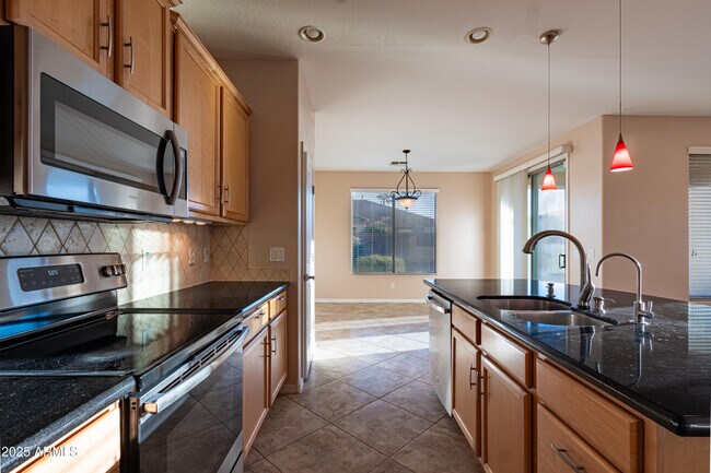 Building Photo - 453 W Lantana Pl