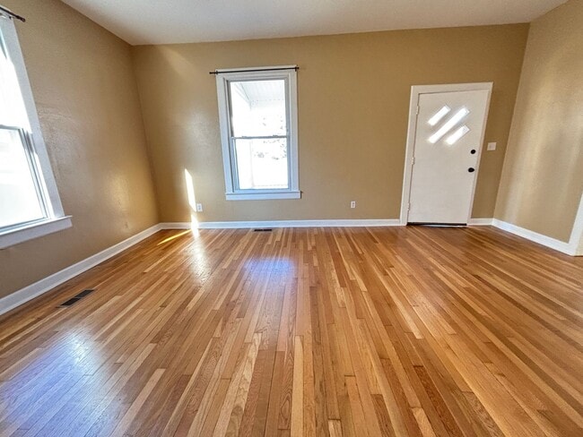 Building Photo - 14 W Carrollton Ave