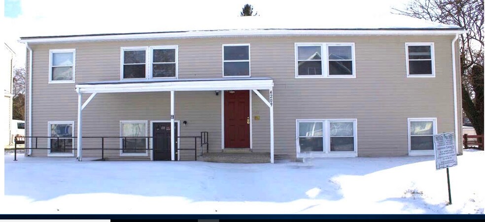 Building Photo - 4209 Ridgewood Ave