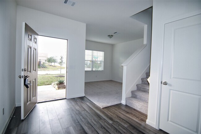 Building Photo - 1052 Water Oak Ln