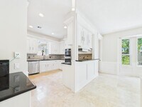 Building Photo - 702 Daria Ct