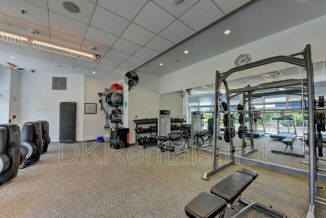 Building Photo - 44 Peachtree Pl NE
