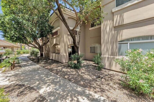 Building Photo - Available furnished or unfurnished (brand New Furniture) Amazing Condo available today