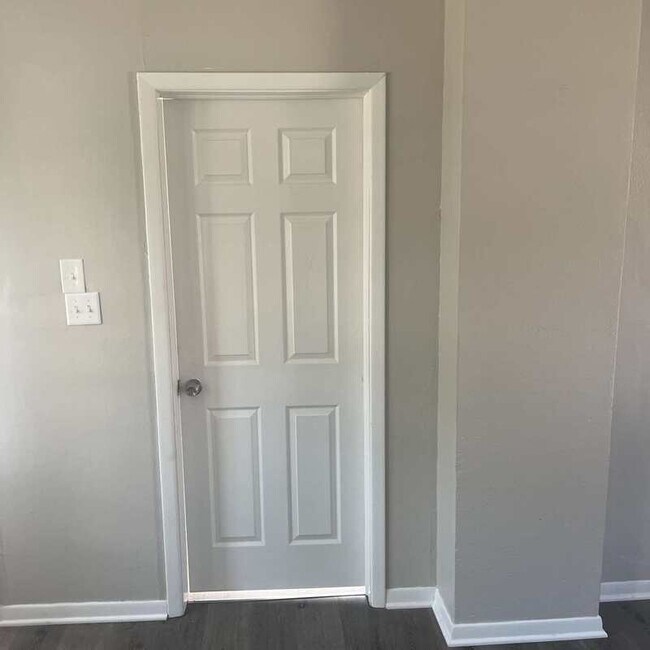 Building Photo - 3233 W 50th St