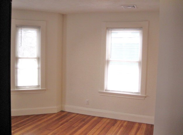 Building Photo - 20 Beechwood Ave