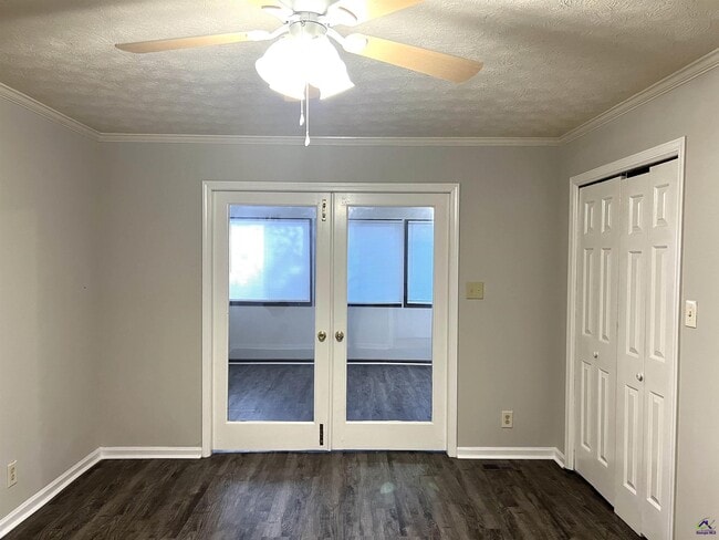 Building Photo - 122 N Springs Ct