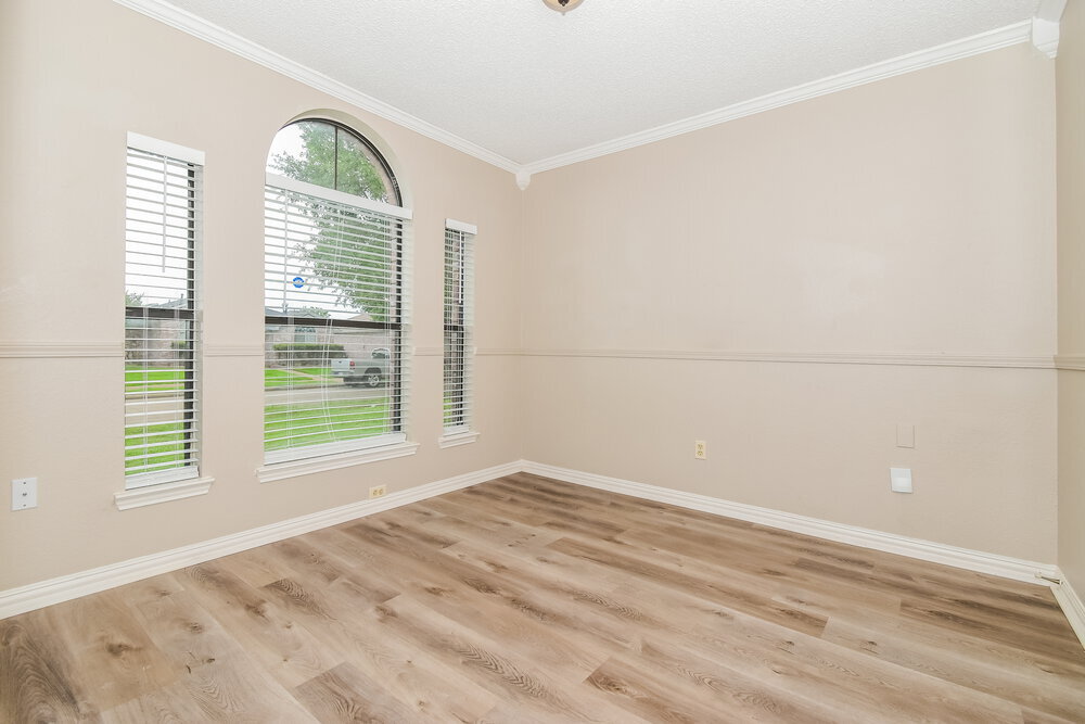Building Photo - 1411 Sandalwood Dr