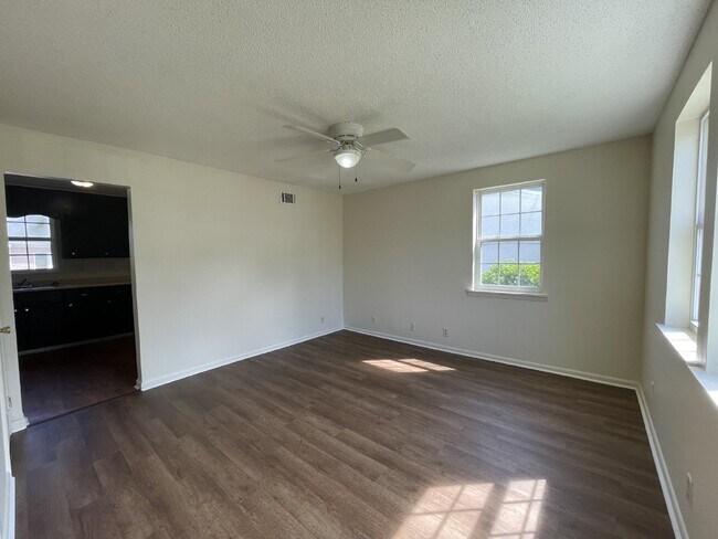 Building Photo - Apartment for Rent