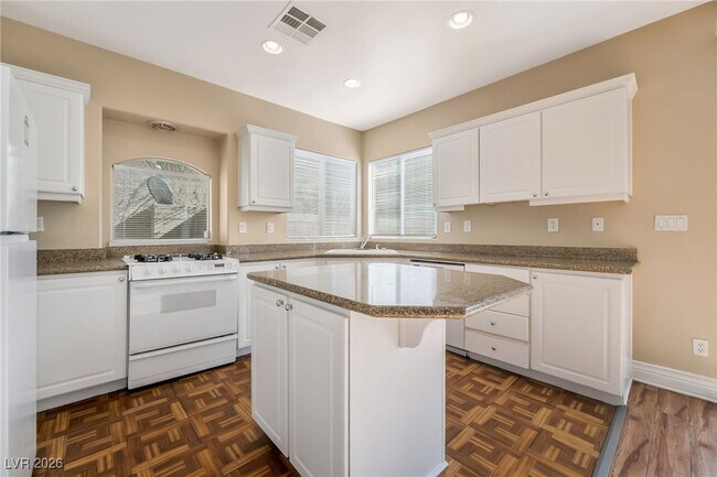 Building Photo - 131 Water Hazard Ln