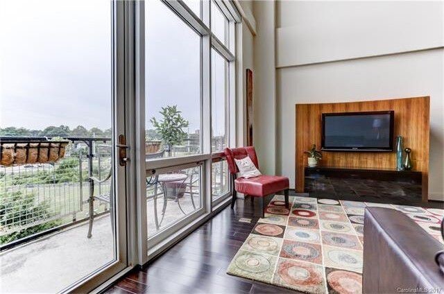 Building Photo - 1133 Metropolitan Ave