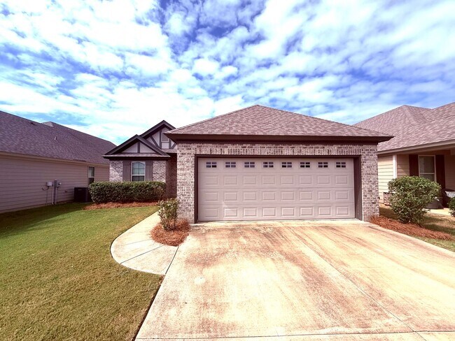 Building Photo - ** 4 Bed 2.5 Bath Located beside Park Cros...