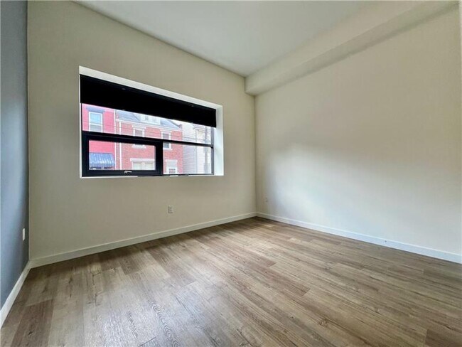 Building Photo - 150 S 15th St