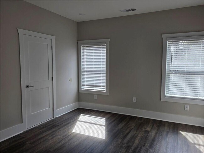 Building Photo - 43 Valley Trail SE