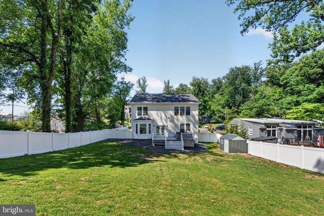 Building Photo - 3925 Ashwood Pl