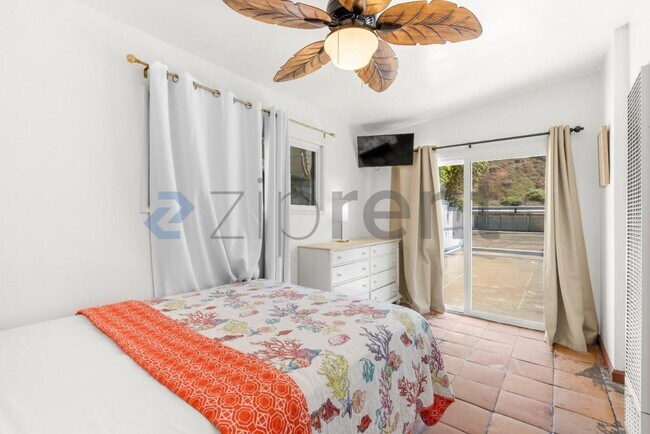 Building Photo - Unit