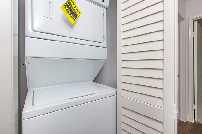 Building Photo - 251-255 Ebony Ave