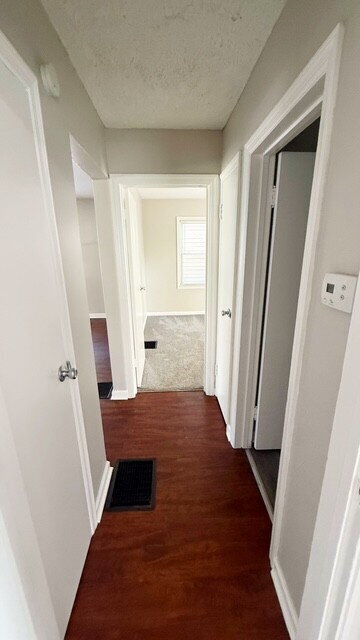 Building Photo - EAST SIDE 2 BEDROOM WITH BASEMENT!  AVAILABLE NOW!