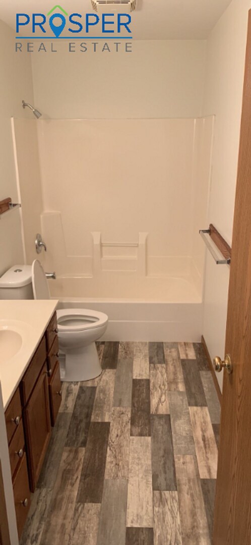 Building Photo - TR1424