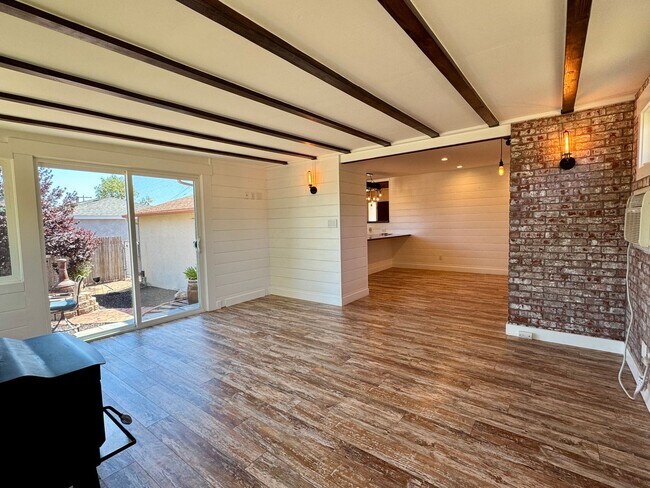 Building Photo - Upgraded, Charming House in La Mesa 2Bd/1Ba, Attached Garage, Large Backyard