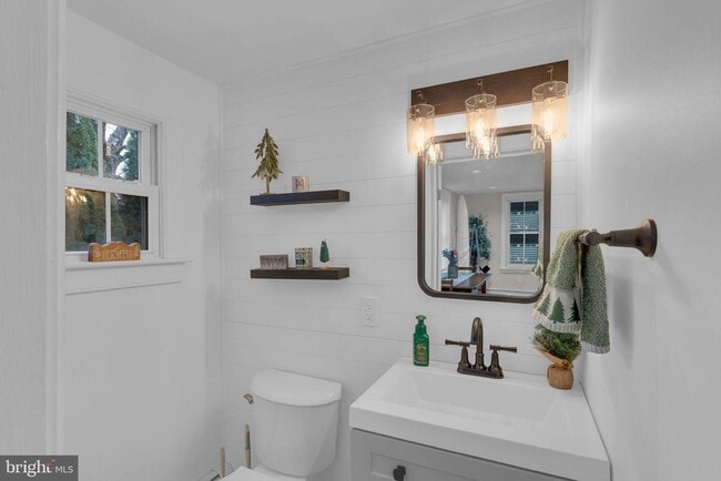 Building Photo - 132 S Main St