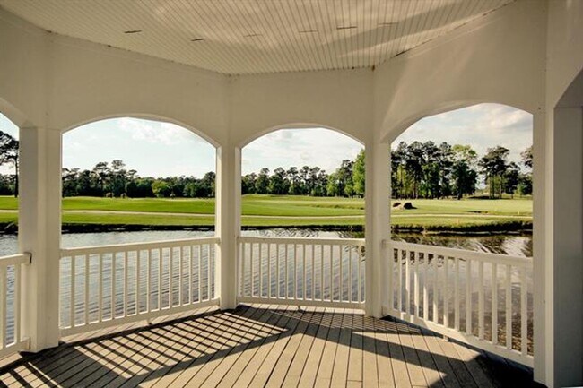 Building Photo - 3BD, 2BA condo with All Utilities included