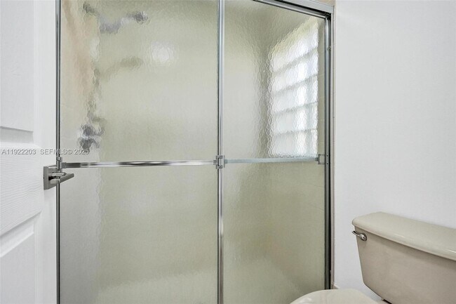 Building Photo - 6305 Willoughby Cir