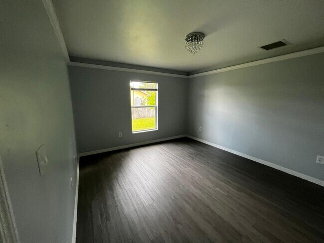 Building Photo - 4877 30th St SW