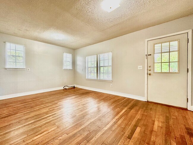 Building Photo - Hyde Park 3x2 House