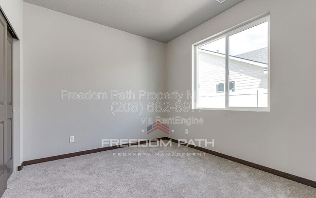 Building Photo - 176 Inkwood St