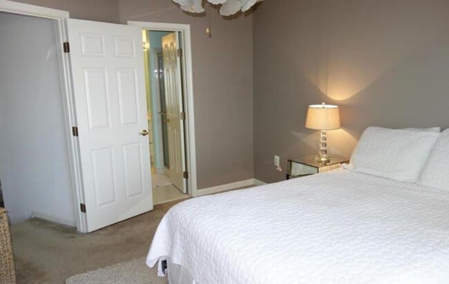 Owners Bedroom - 1439 N Scott St