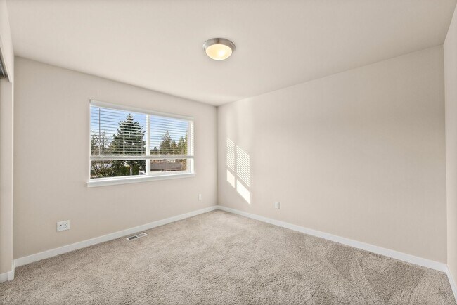 Building Photo - 16212 8th Ave E