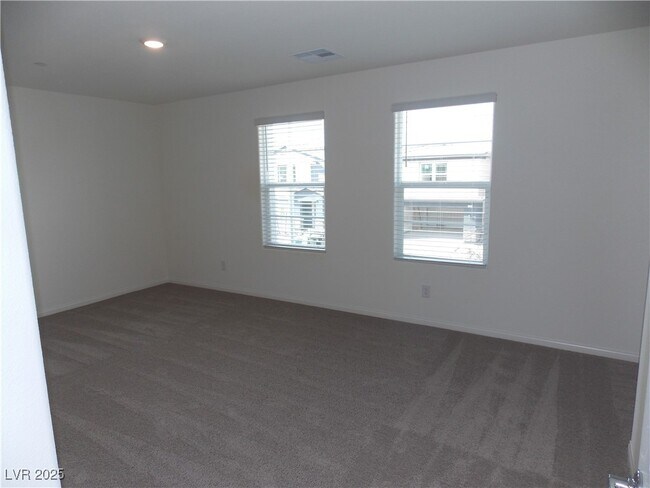 Building Photo - 565 Ruby Robin Ave