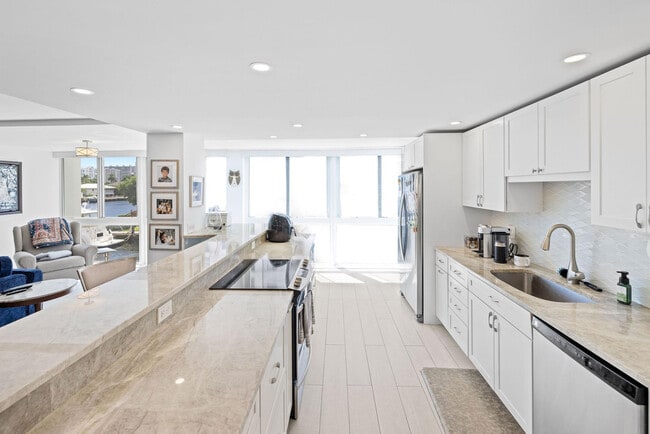 Building Photo - 3100 NE 49th St