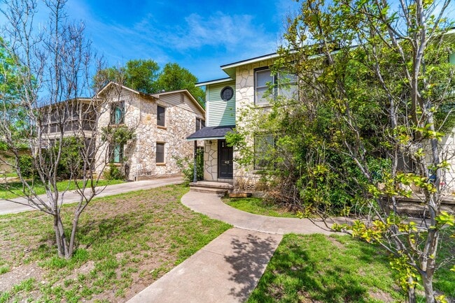 Building Photo - TERRELL HEIGHTS DUPLEX - ALAMO HEIGHTS I.S.D.