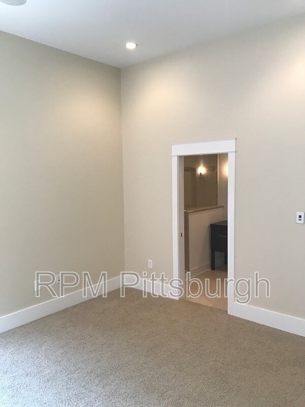 Building Photo - 1822 Harcum Wy