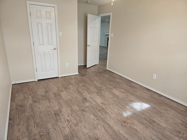 Building Photo - 3108 109th St