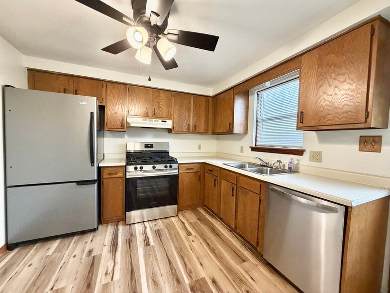 Kitchen - 1328 Dangelo Dr