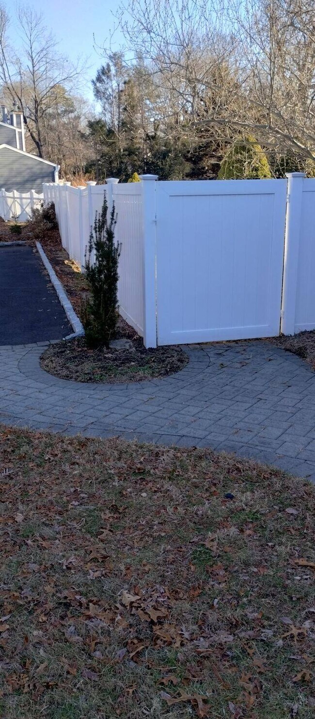 Building Photo - 503 Canal Rd